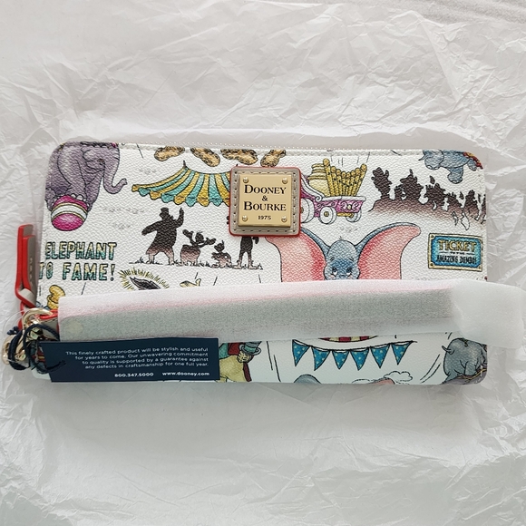Limited Edition Dumbo Dooney & Bourke Wristlet NWT - Picture 2 of 13